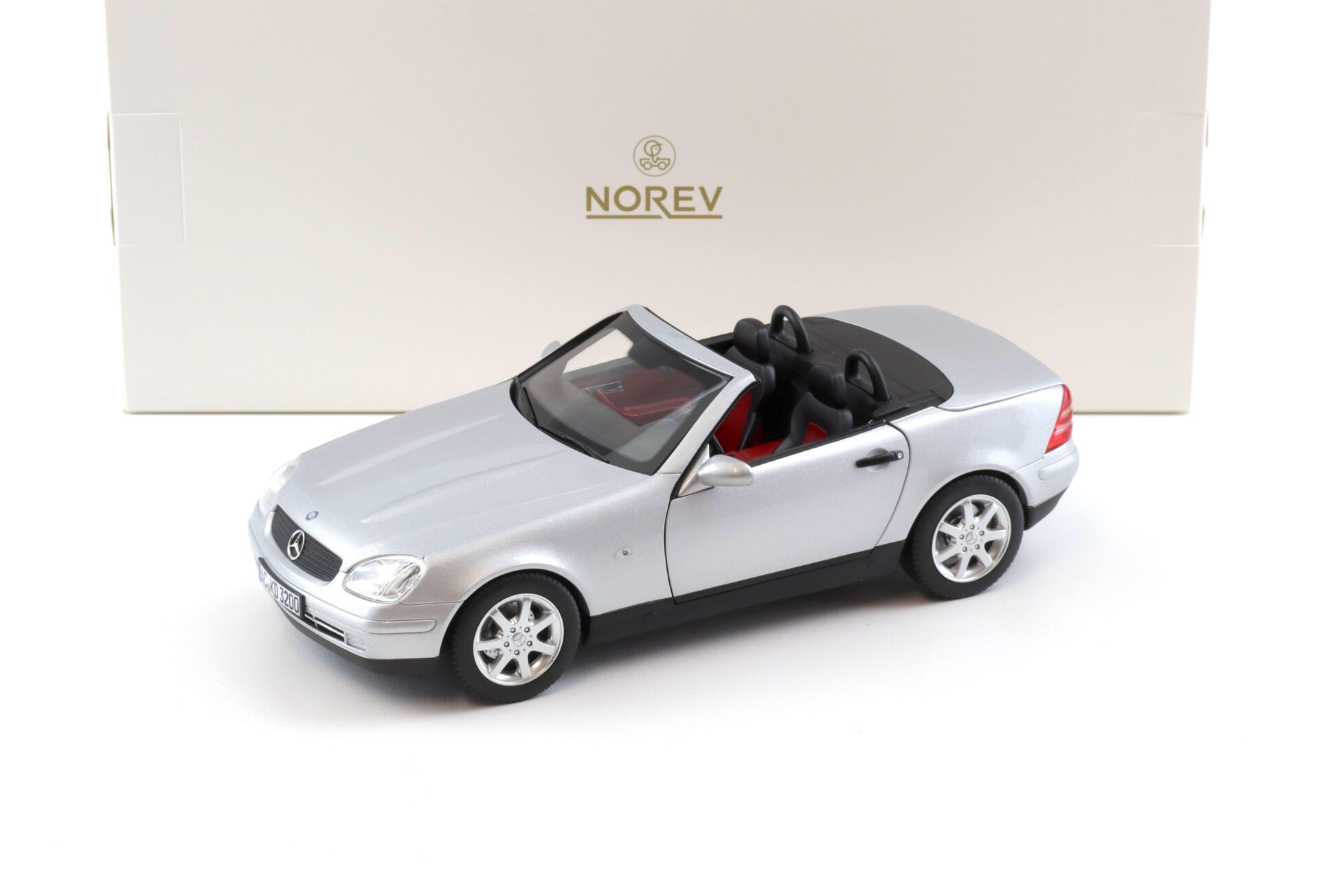 1:18 Norev Mercedes SLK 1996 R170 Brilliant silver 183020