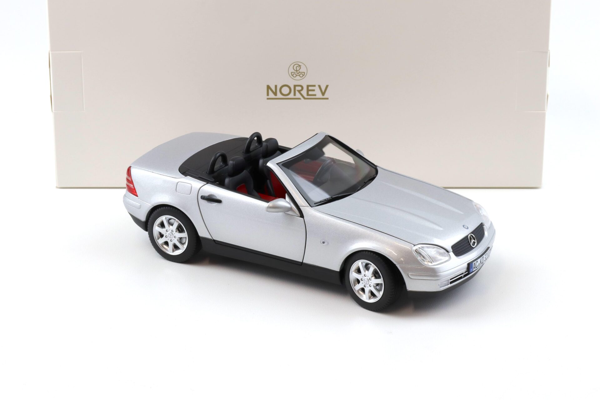 1:18 Norev Mercedes SLK 1996 R170 Brilliant silver 183020