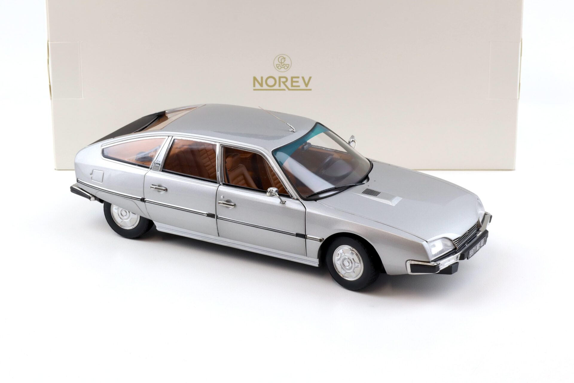 1:18 Norev Citroen CX 2200 Pallas 1976 Largentiere grey 181810