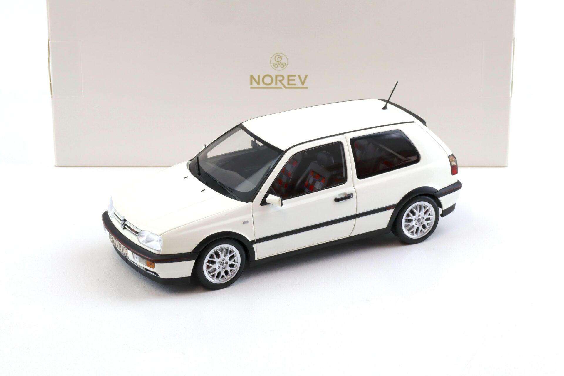 1:18 Norev VW Golf 3 GTI 1996 Candy white 20 Years Anniversary Edition 188508