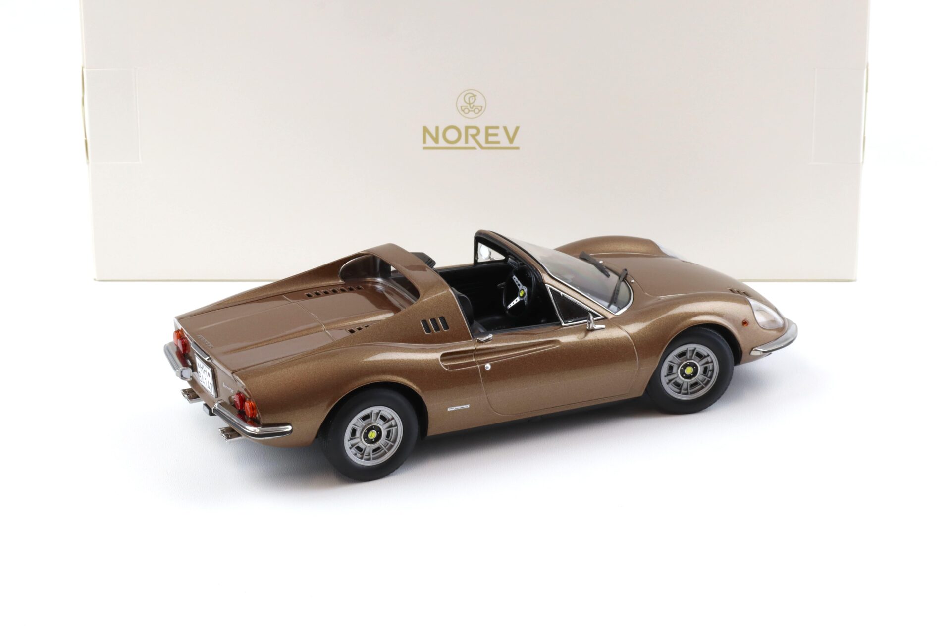 1:18 Norev Ferrari Dino 246 GTS 1970 Nocciola metallic 187815 - Limited 200 pcs.