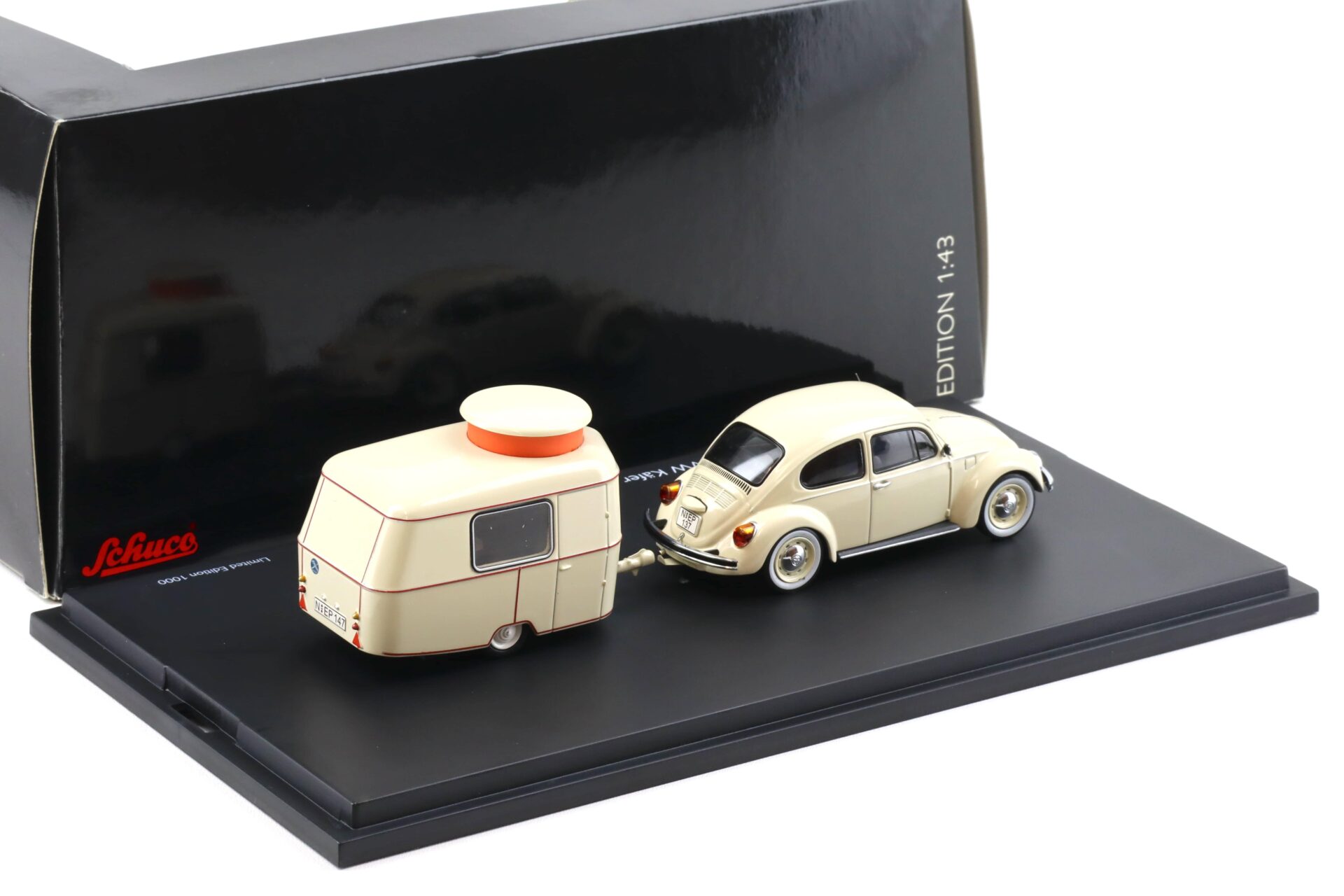 1:43 Schuco VW Käfer 1600i (UE) mit Eriba Puck Wohnanhänger beige