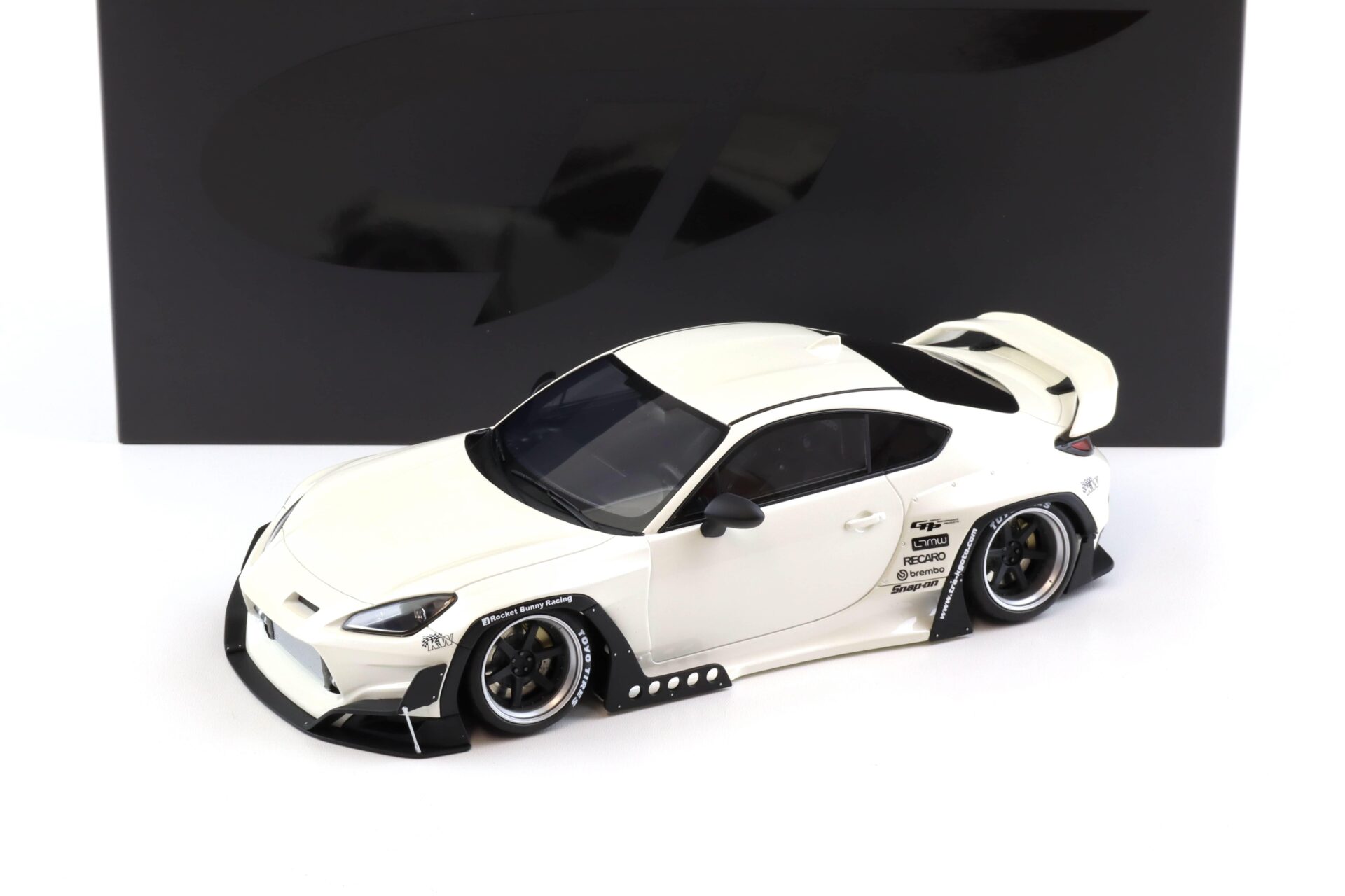 1:18 GT Spirit GT498 Pandem Toyota GR86 Coupe Crystal white 2023