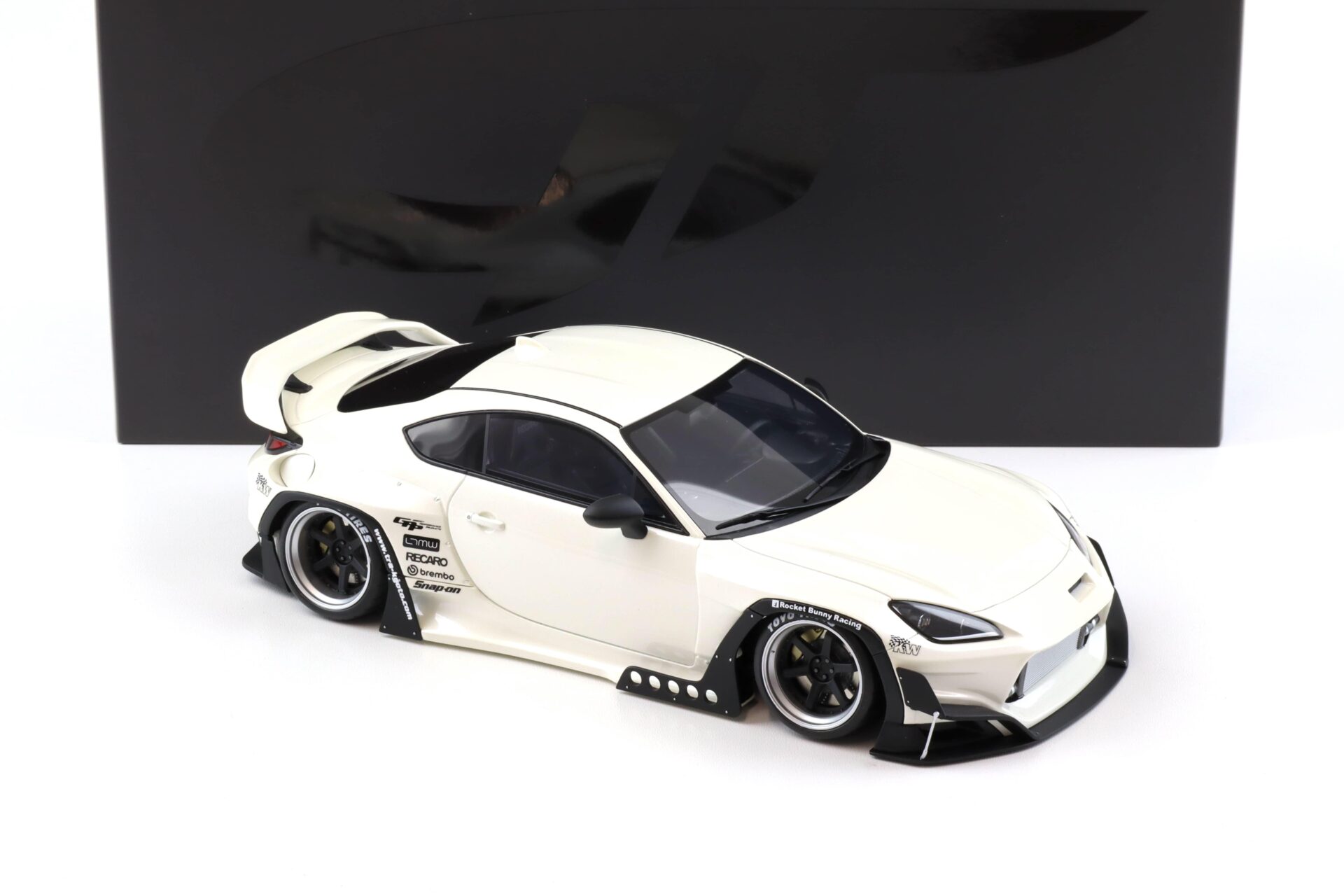 1:18 GT Spirit GT498 Pandem Toyota GR86 Coupe Crystal white 2023