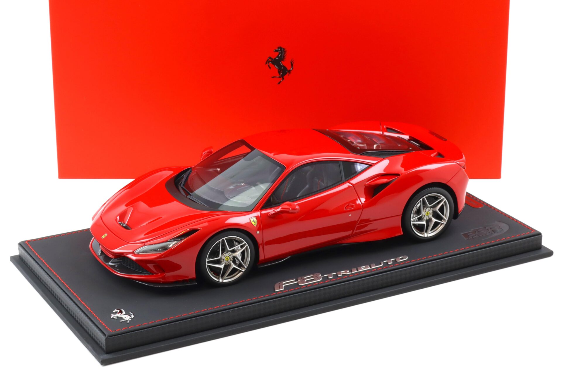 1:18 BBR Ferrari F8 Tributo Coupe Rosso Corsa red with display - Limited 48 pcs.