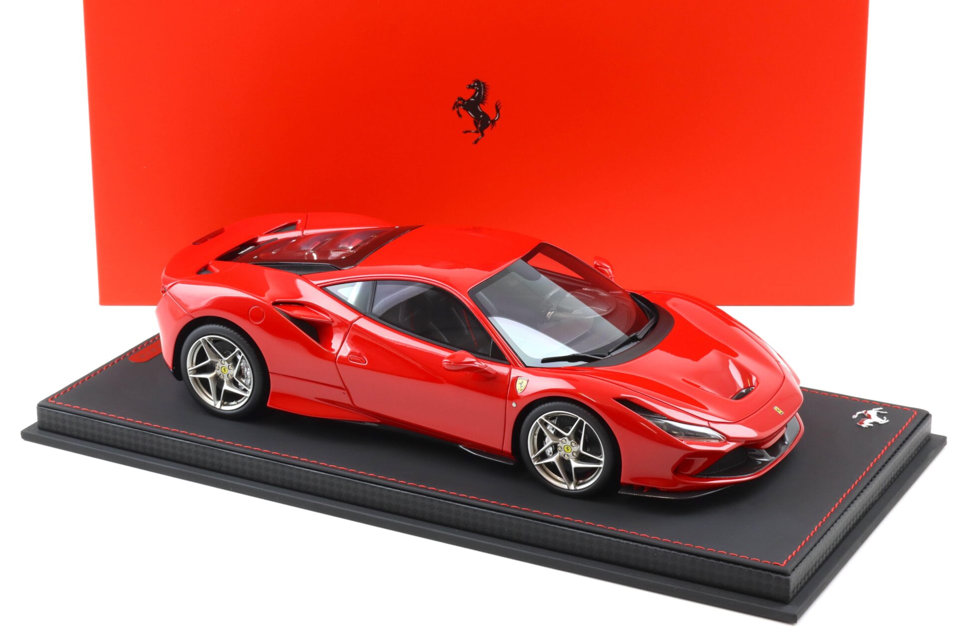 1:18 BBR Ferrari F8 Tributo Coupe Rosso Corsa red with display - Limited 48 pcs.