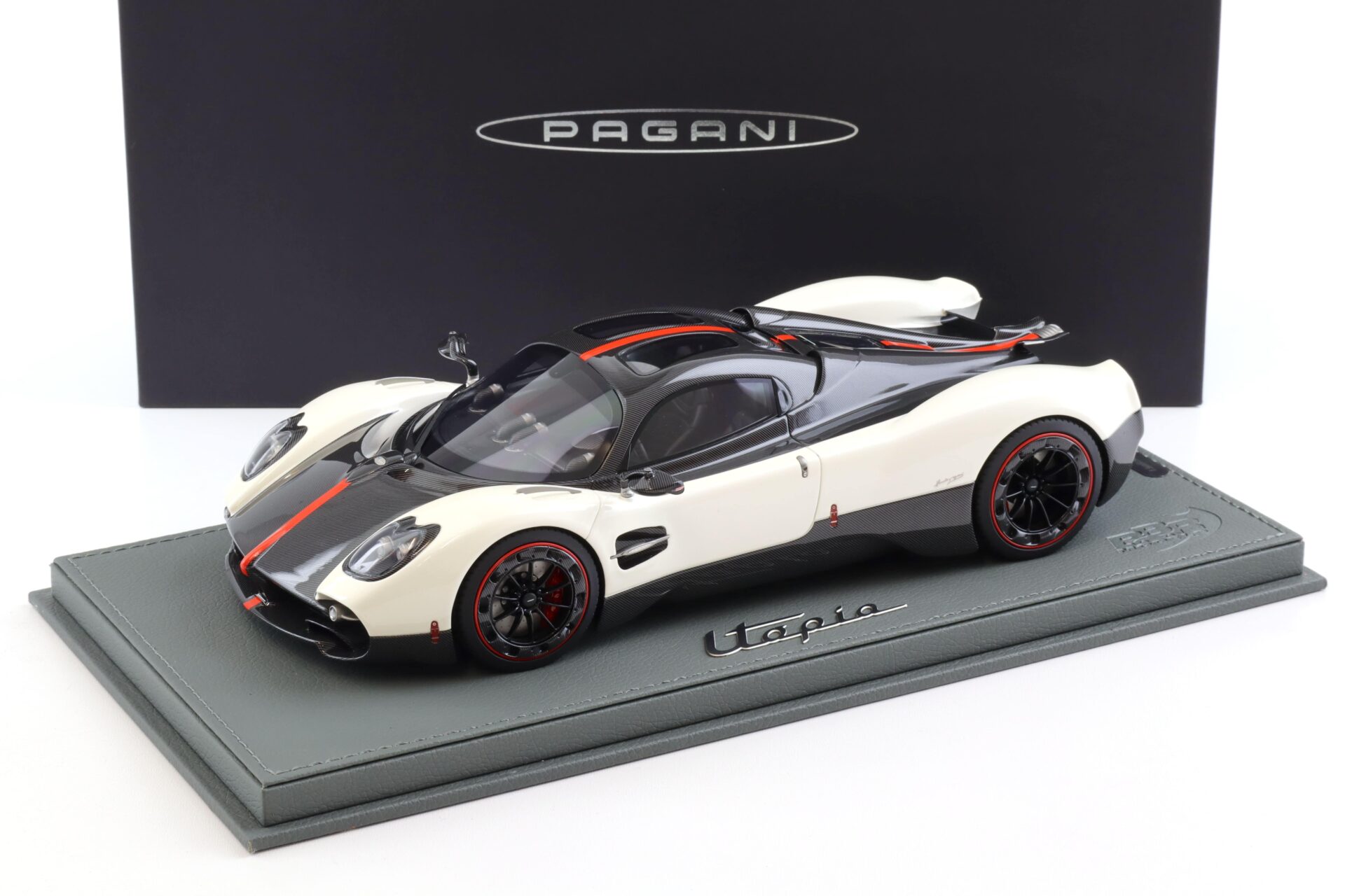 1:18 BBR Pagani Utopia Bianco Benny white/ Carbon - Limited 50 pcs.