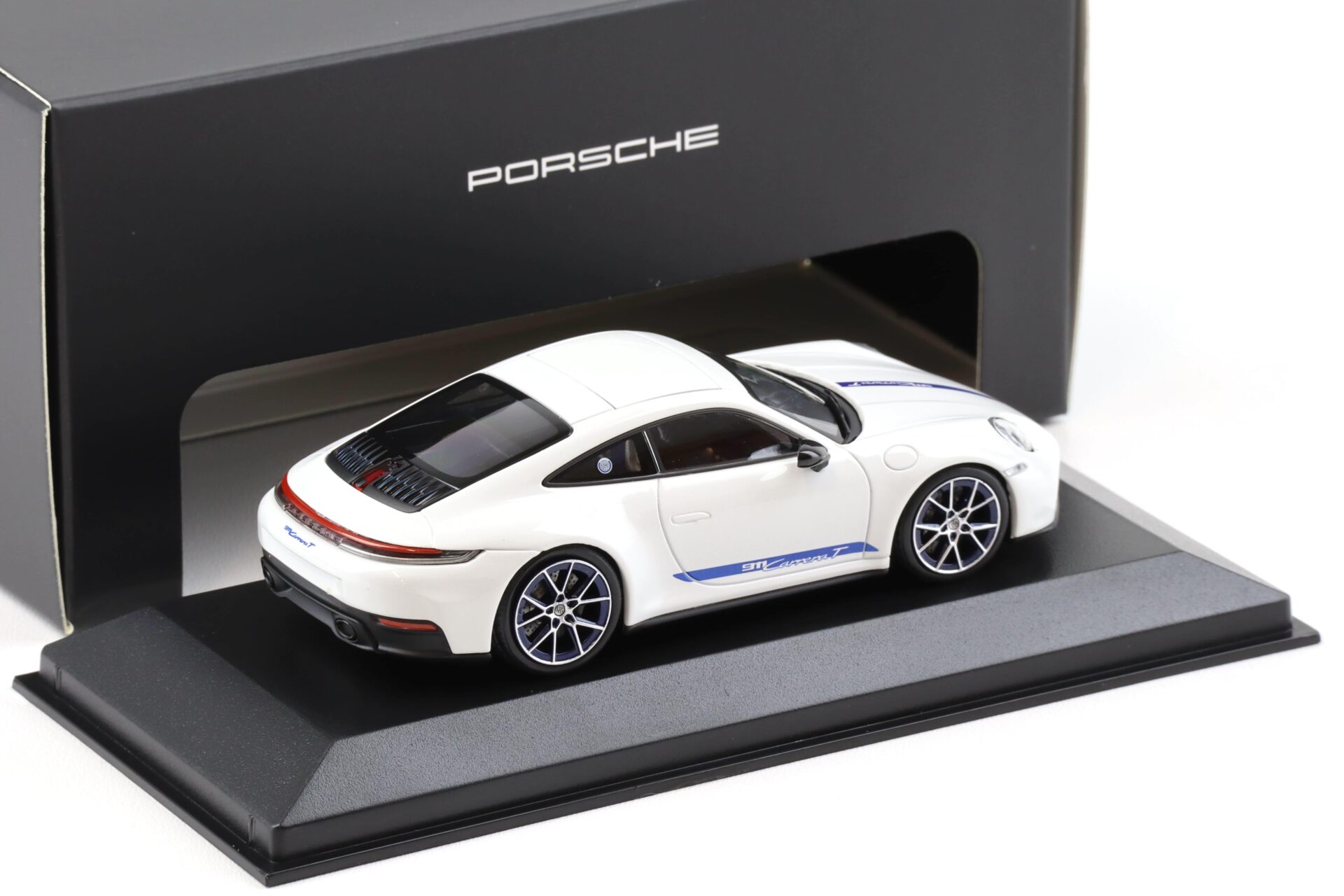 1:43 Minichamps Porsche 911 992.2 Carrera T Coupe white/ blue WAP DEALER