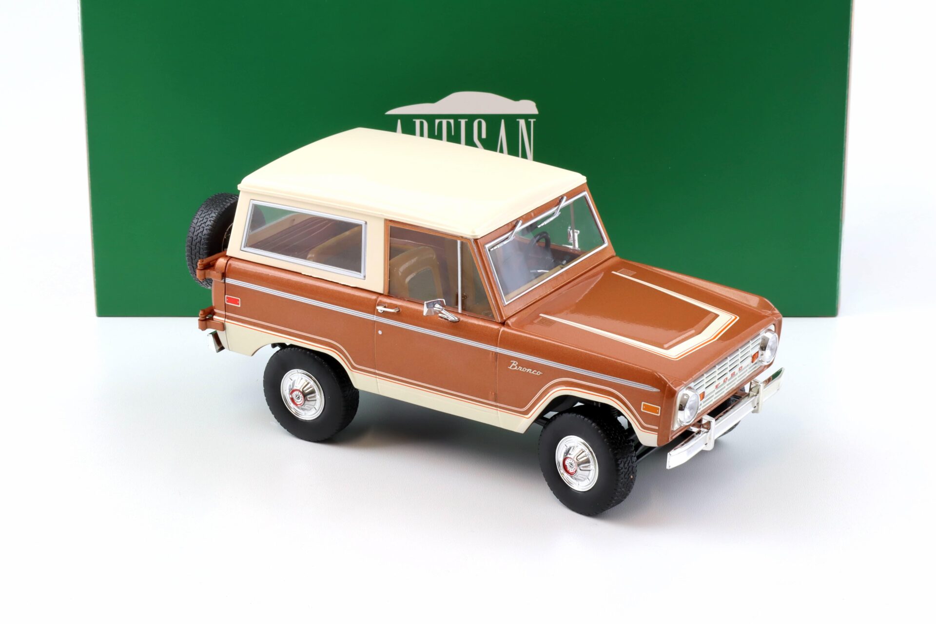 1:18 Greenlight Artisan 1973 Ford Bronco Ranger Hot Ginger metallic/ white