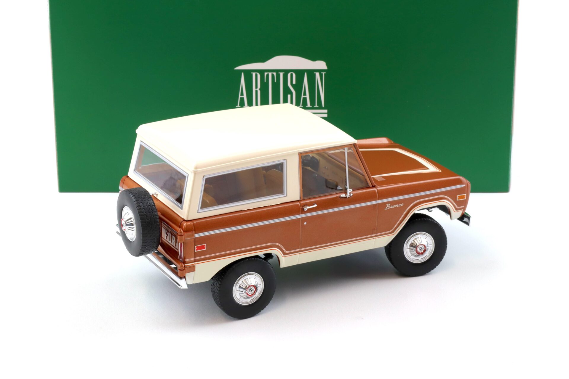 1:18 Greenlight Artisan 1973 Ford Bronco Ranger Hot Ginger metallic/ white