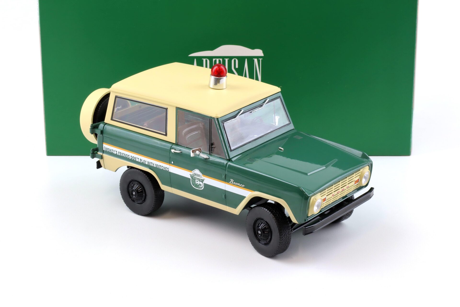 1:18 Greenlight Artisan 1967 Ford Bronco Smokey Bear Forest Ranger green/ cream