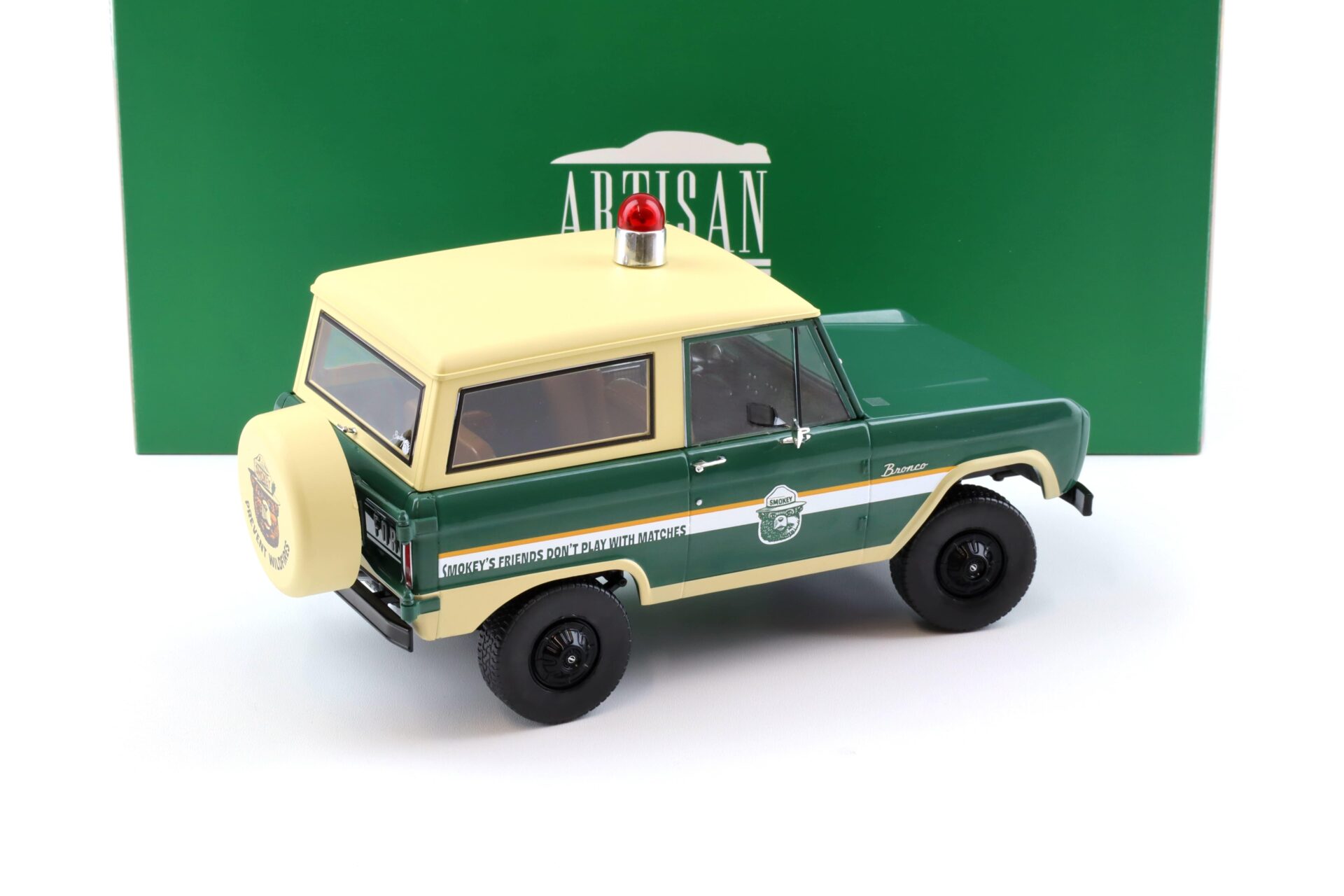 1:18 Greenlight Artisan 1967 Ford Bronco Smokey Bear Forest Ranger green/ cream