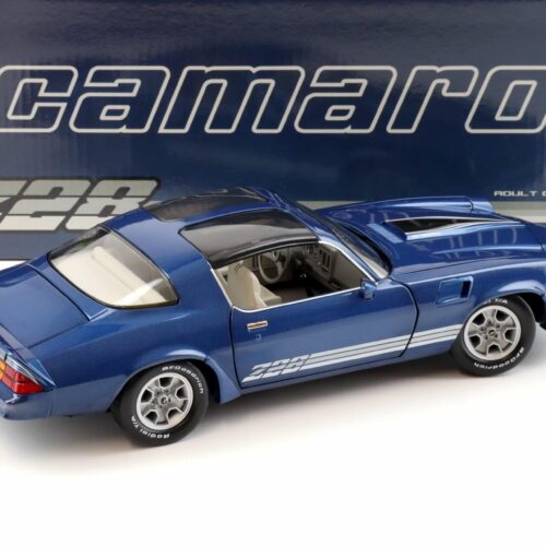 1:18 Greenlight 1980 Chevrolet Camaro Z28 with T-Tops dark blue with stripes