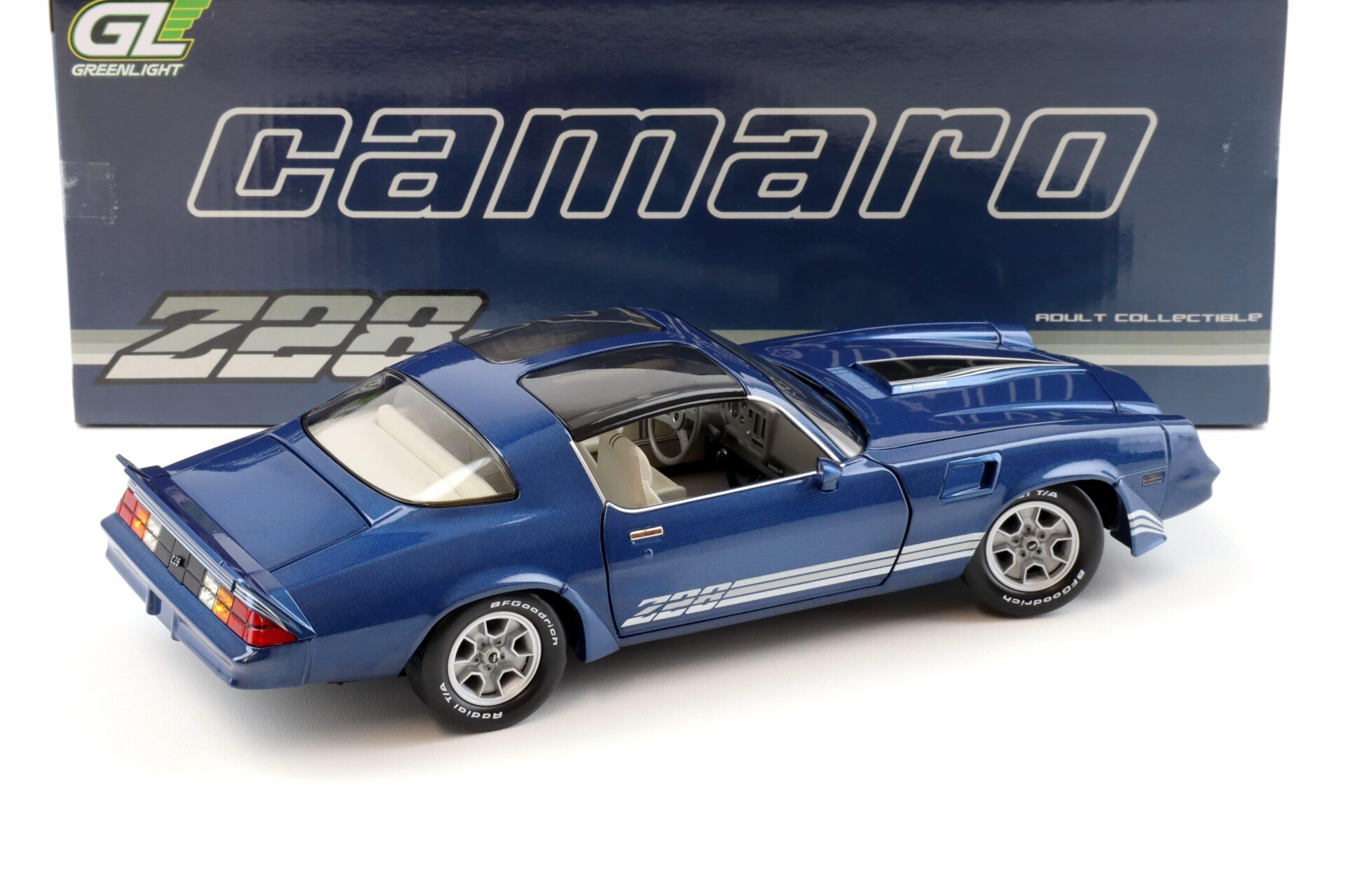 1:18 Greenlight 1980 Chevrolet Camaro Z28 with T-Tops dark blue with stripes