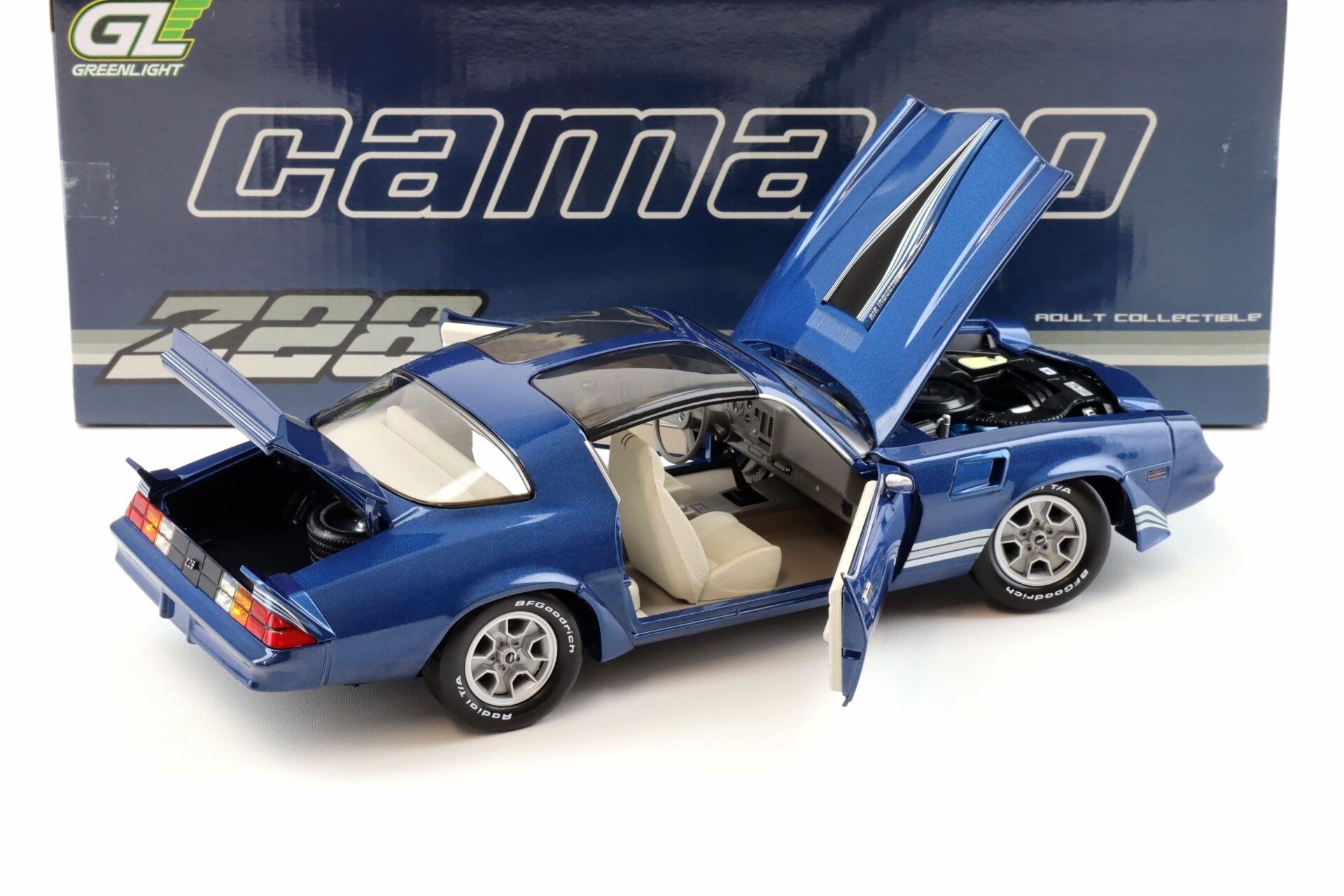 1:18 Greenlight 1980 Chevrolet Camaro Z28 with T-Tops dark blue with stripes