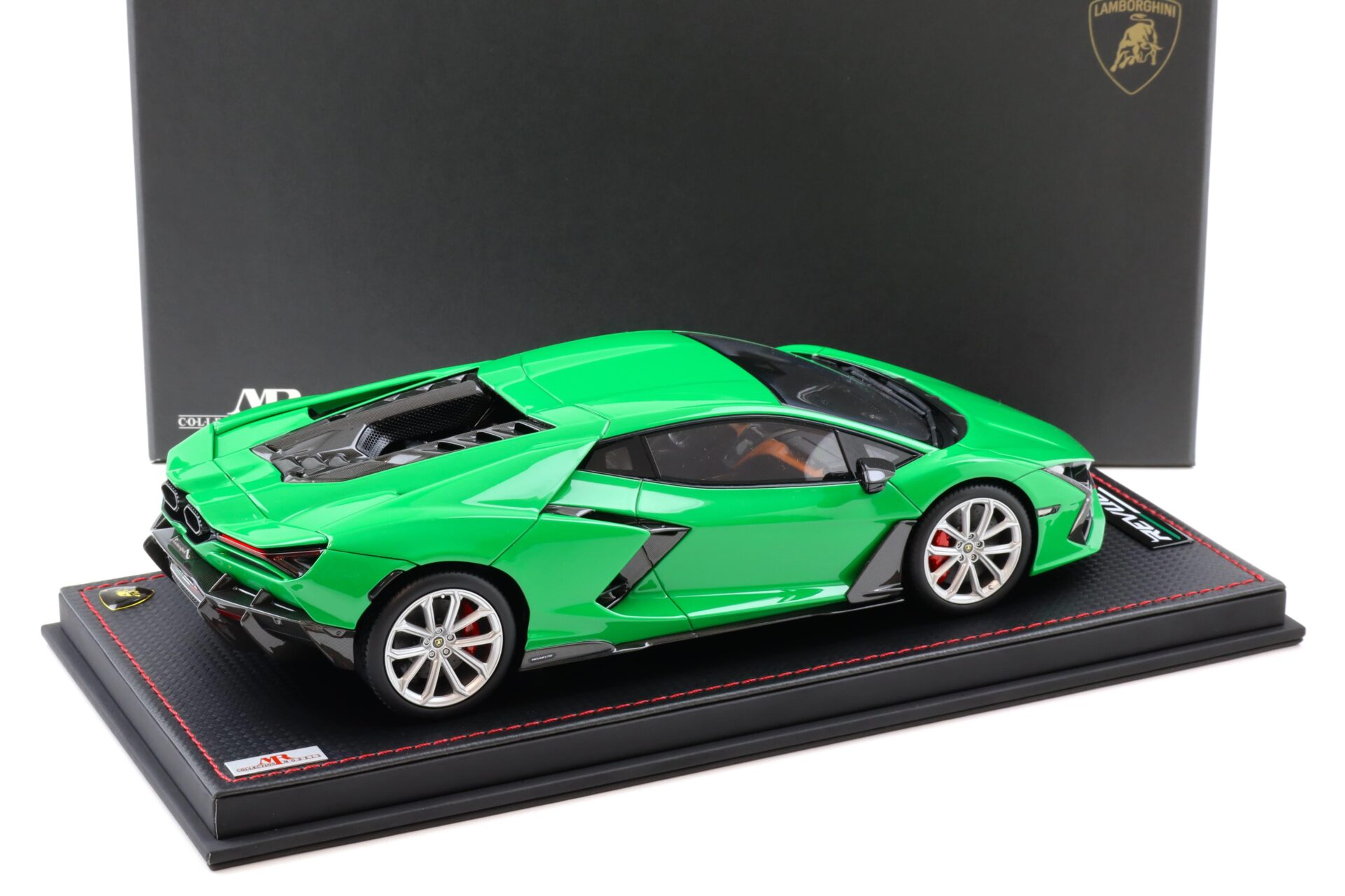 1:18 MR Collection Lamborghini Revuelto Verde Viper with display - Limited 49 pcs.