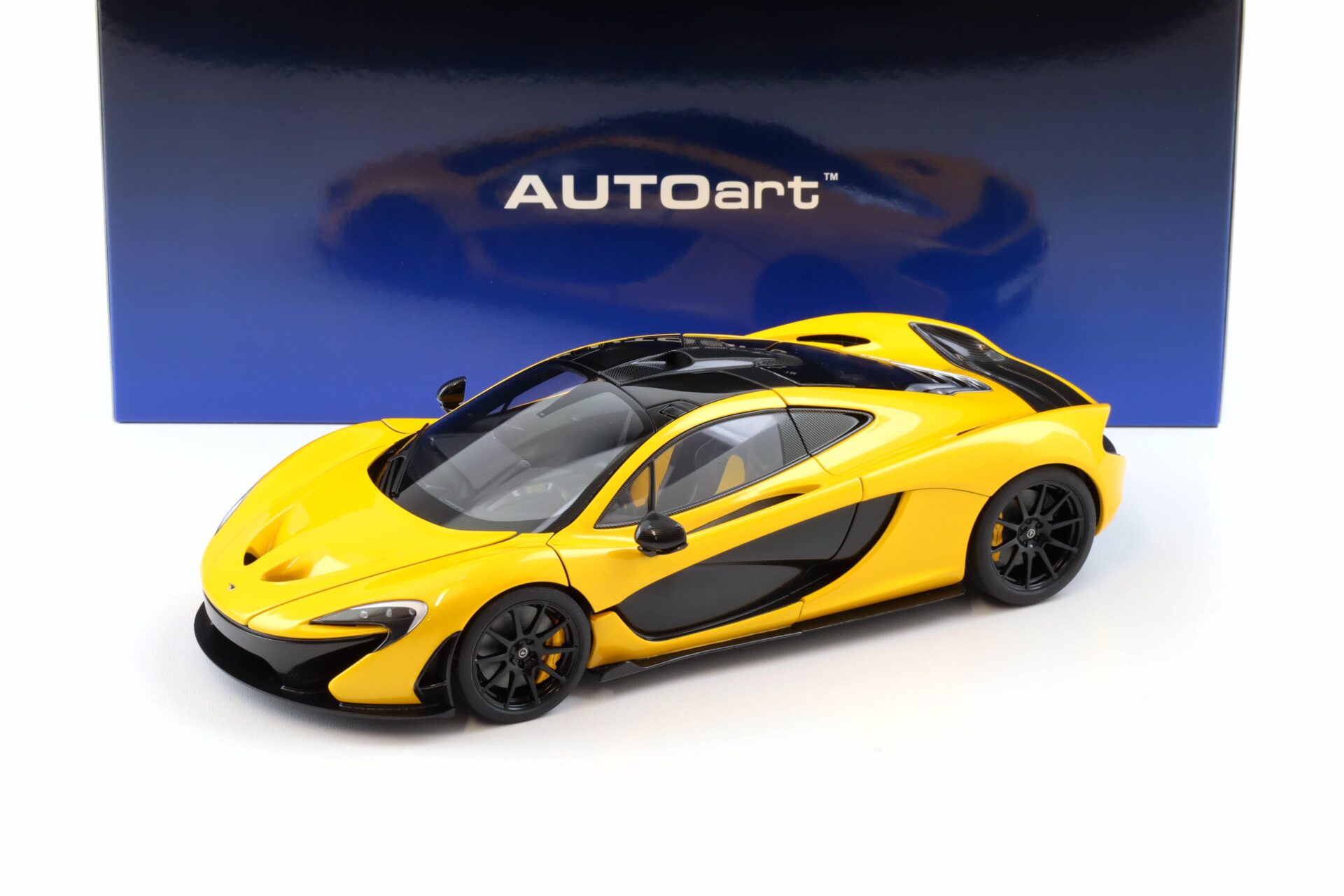 1:18 AUTOart McLAREN P1 2013 Volcano yellow/ yellow black interior 76067