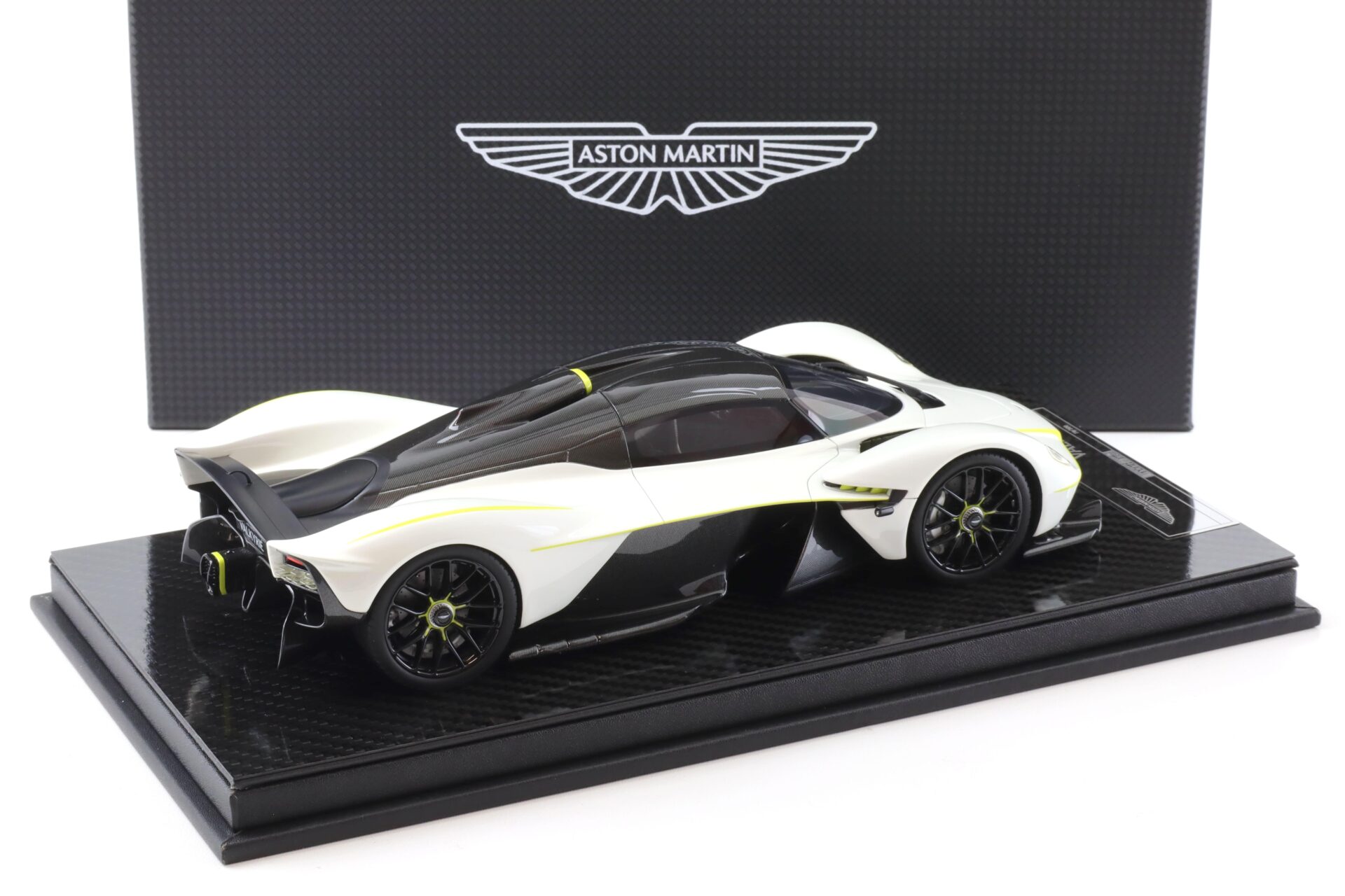 1:18 FrontiArt Aston Martin Valkyrie pearl white F106-29 - Limited 300 pcs.