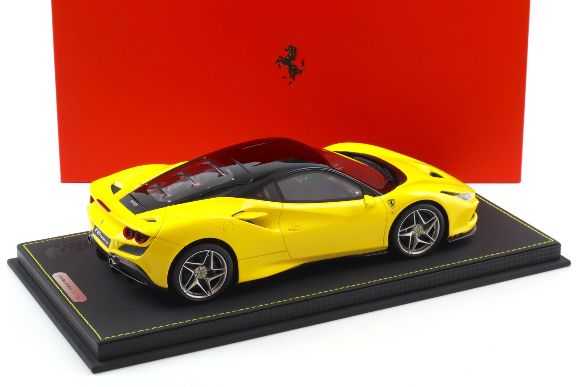 1:18 BBR Ferrari F8 Tributo Giallo Modena/ black roof - Limited 24 pcs.