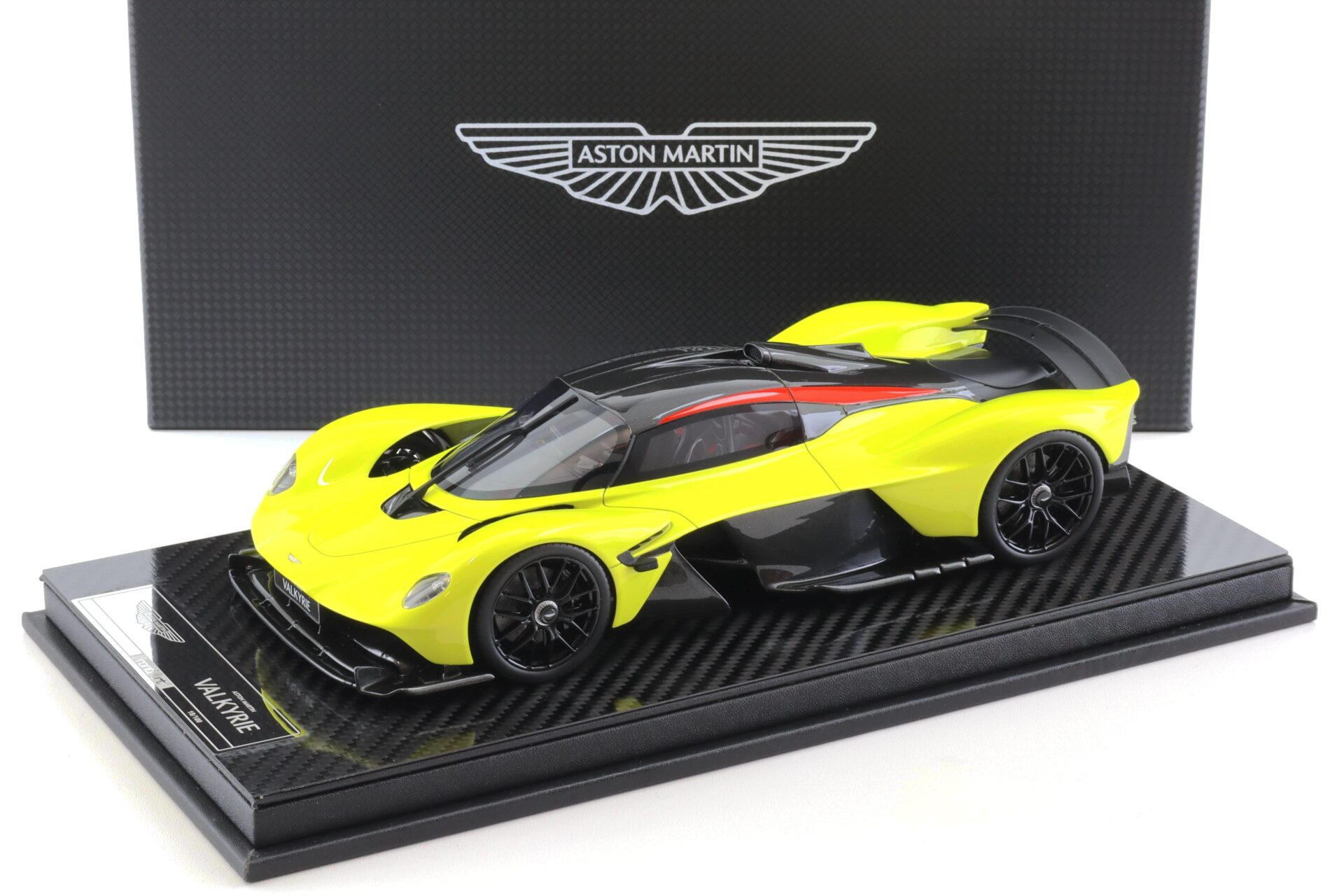 1:18 FrontiArt Aston Martin Valkyrie Lime Essence F106-185 - Limited 100 pcs.
