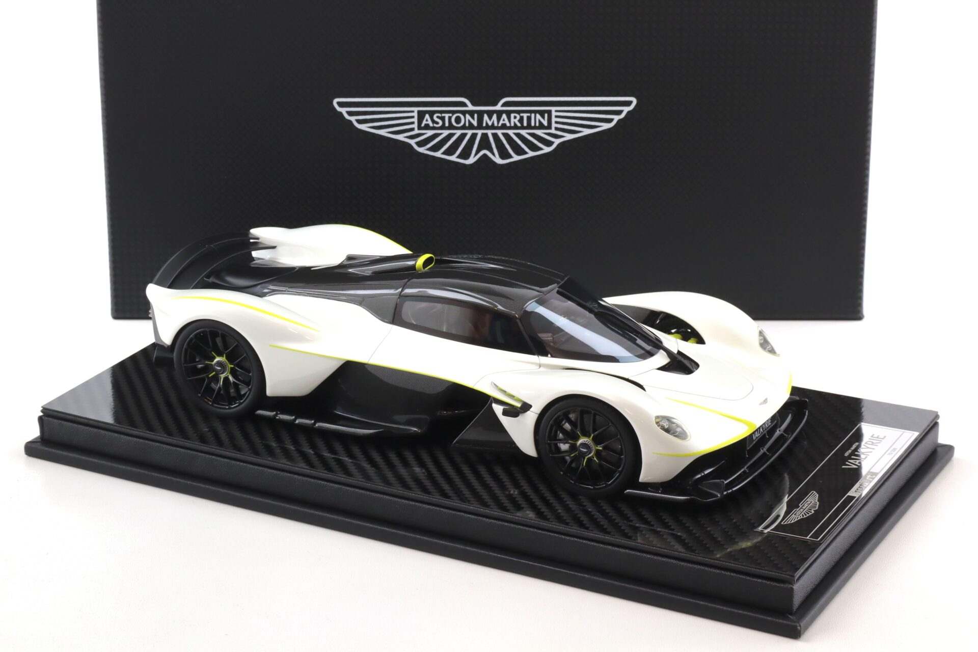 1:18 FrontiArt Aston Martin Valkyrie pearl white F106-29 - Limited 300 pcs.