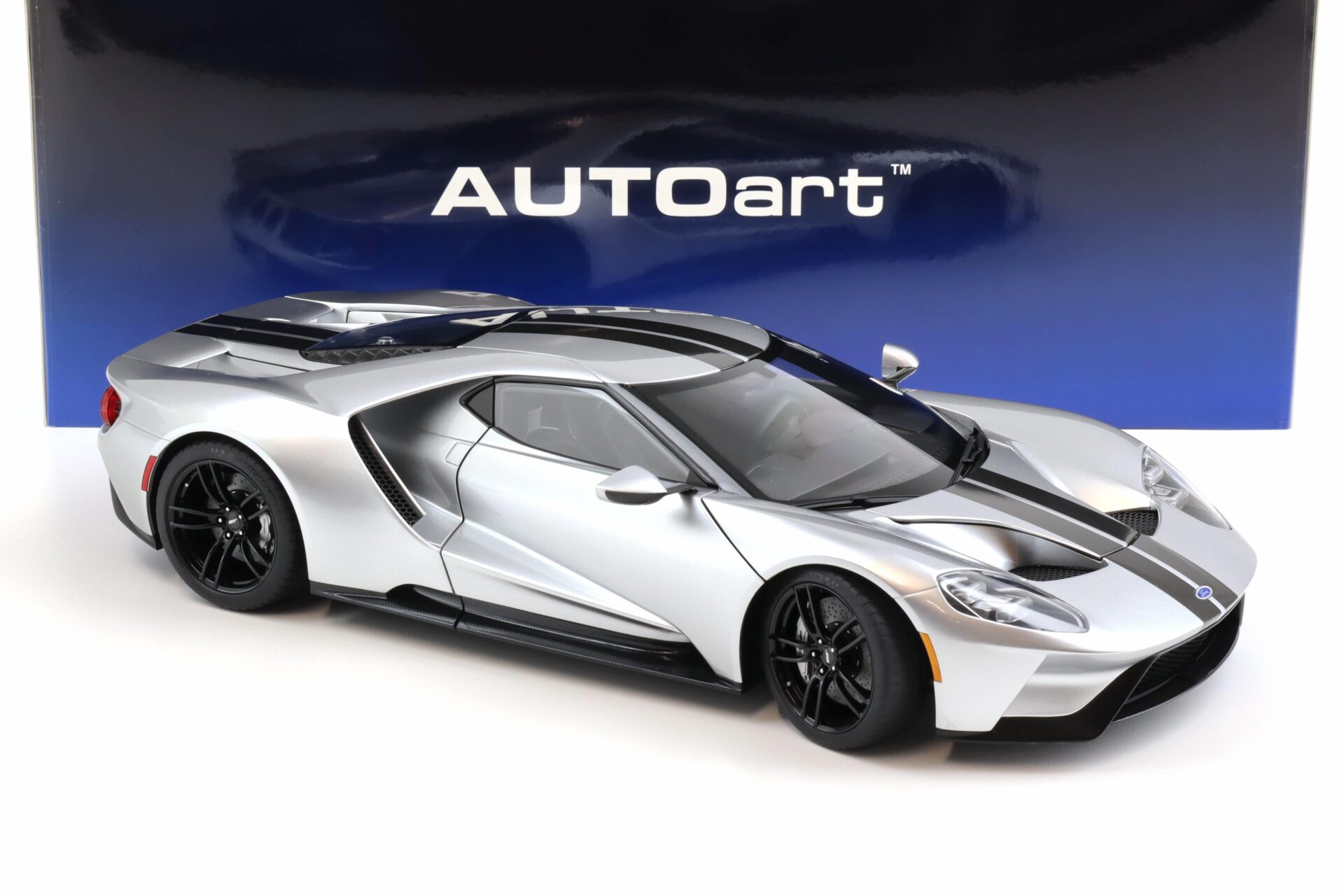1:12 AUTOart Ford GT 2017 ingot silver/ black stripes 12108