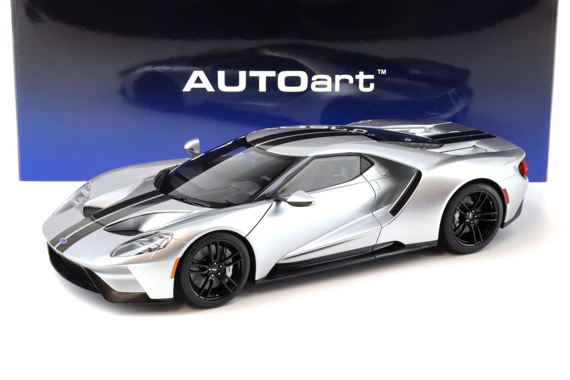 1:12 AUTOart Ford GT 2017 ingot silver/ black stripes 12108