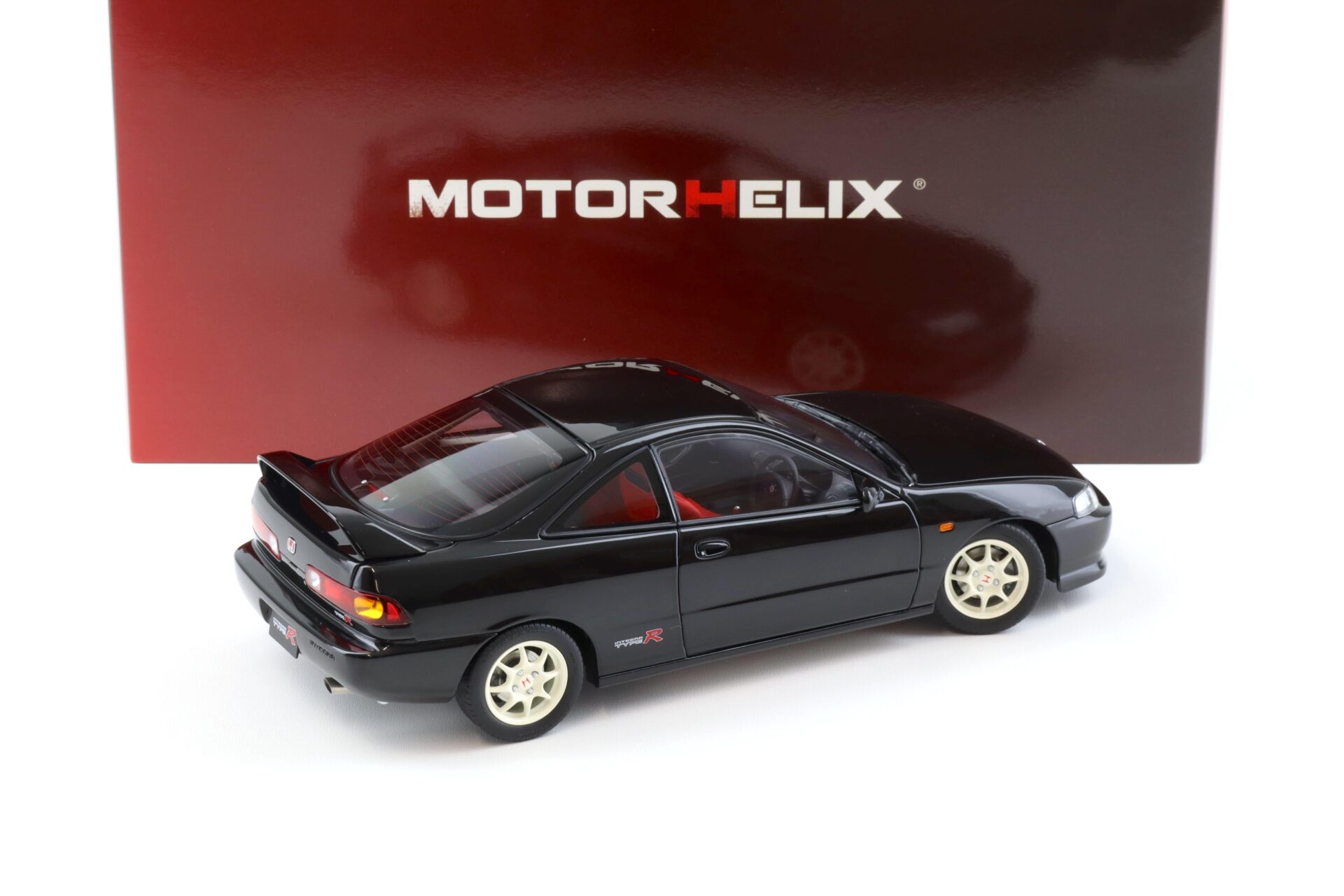 1:18 Motorhelix Honda Integra Type R (DC2) PRE-Facelift Flamenco black pearl M85203