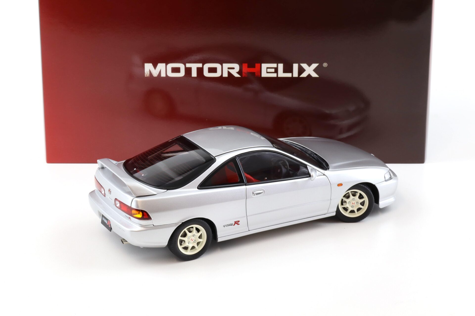 1:18 Motorhelix Honda Integra Type R (DC2) PRE-Facelift Vogue silver metallic M85202