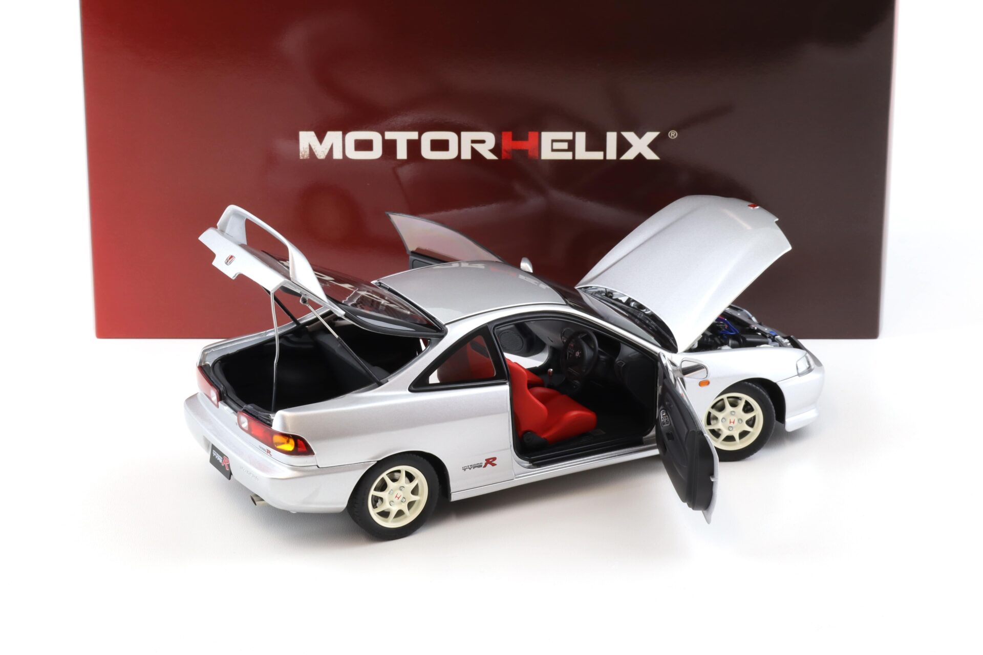 1:18 Motorhelix Honda Integra Type R (DC2) PRE-Facelift Vogue silver metallic M85202