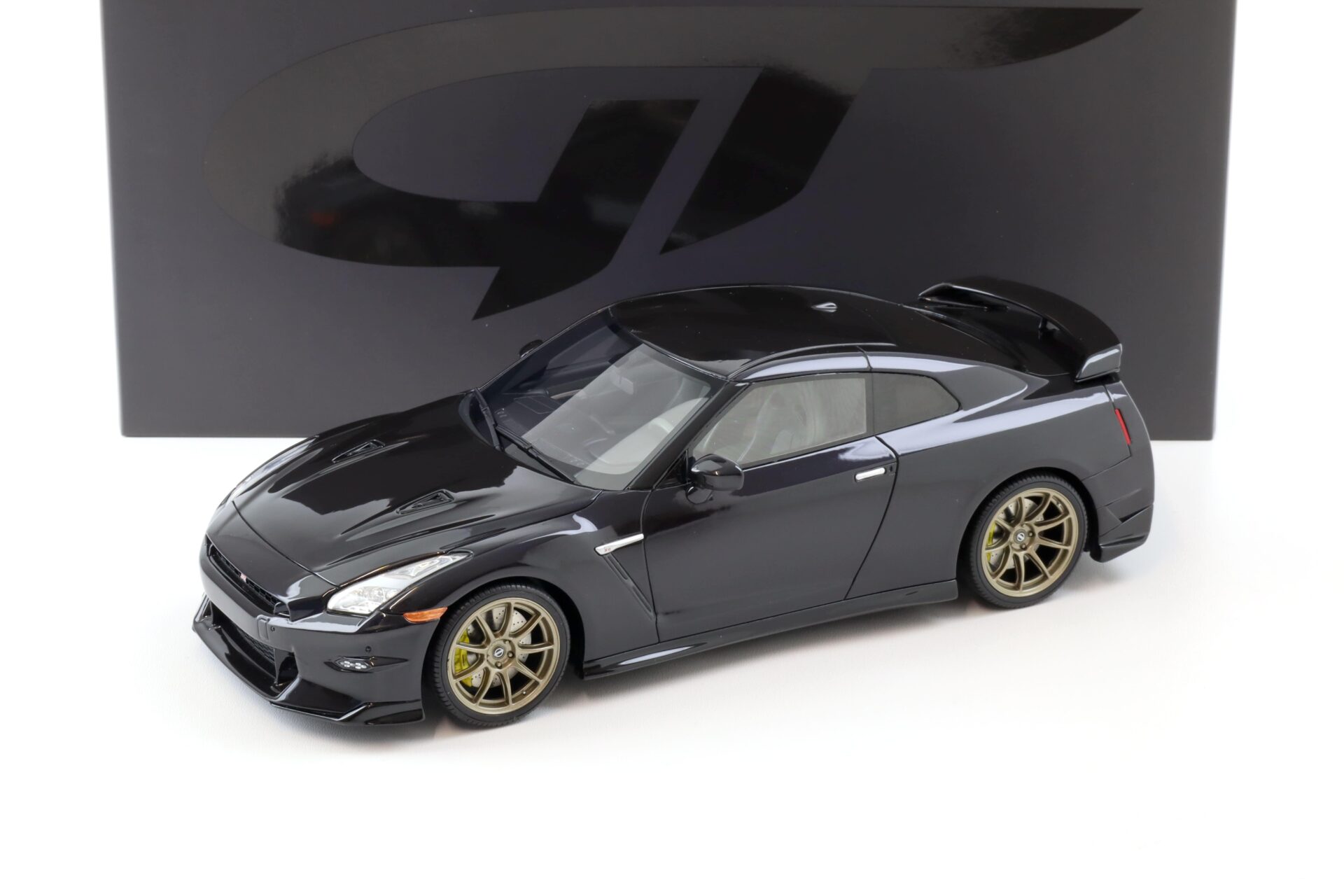 1:18 GT Spirit GT932 Nissan GT-R R35 Takuma Edition Midnight purple 2024