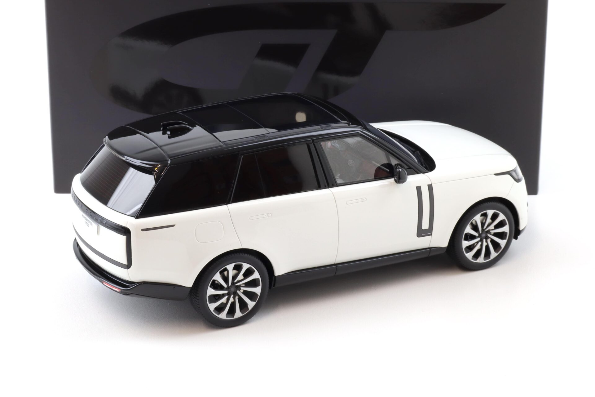 1:18 GT Spirit GT533 Range Rover P530 Autobiography Fuji white 2024