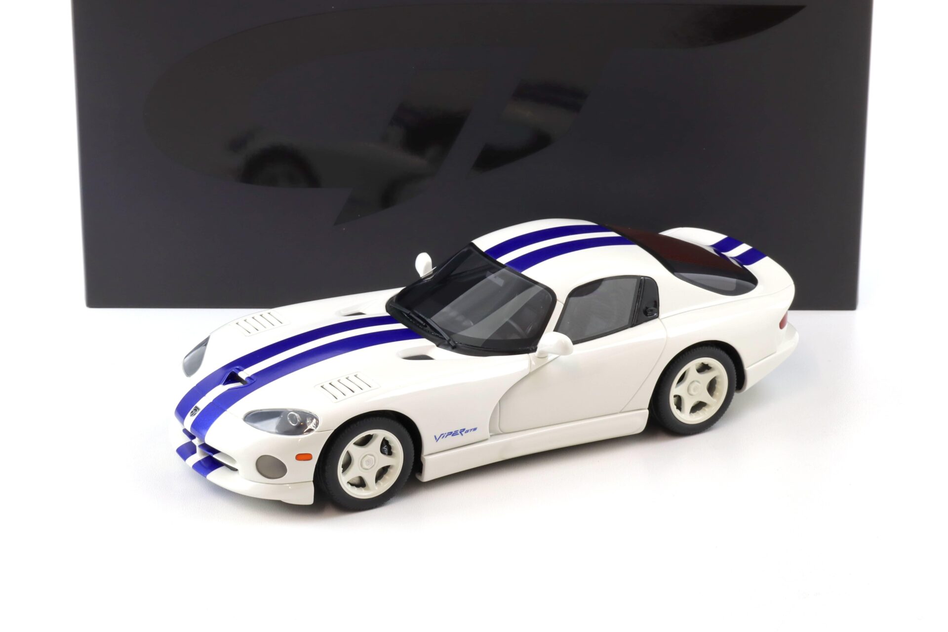 1:18 GT Spirit GT940 Dodge Viper GTS Coupe Stone white/ blue stripes 1996