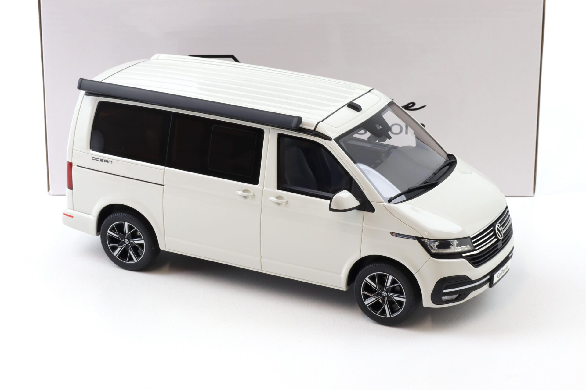 1:18 OTTO mobile OT488 VW T6.1 California Ocean Candy white 2021