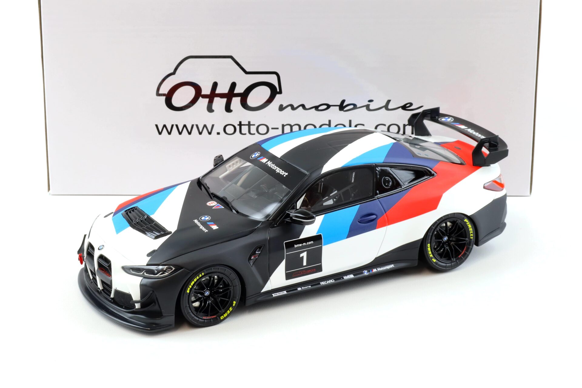 1:18 OTTO mobile OT1228 BMW M4 GT4 Presentation 2022 white/ black #1