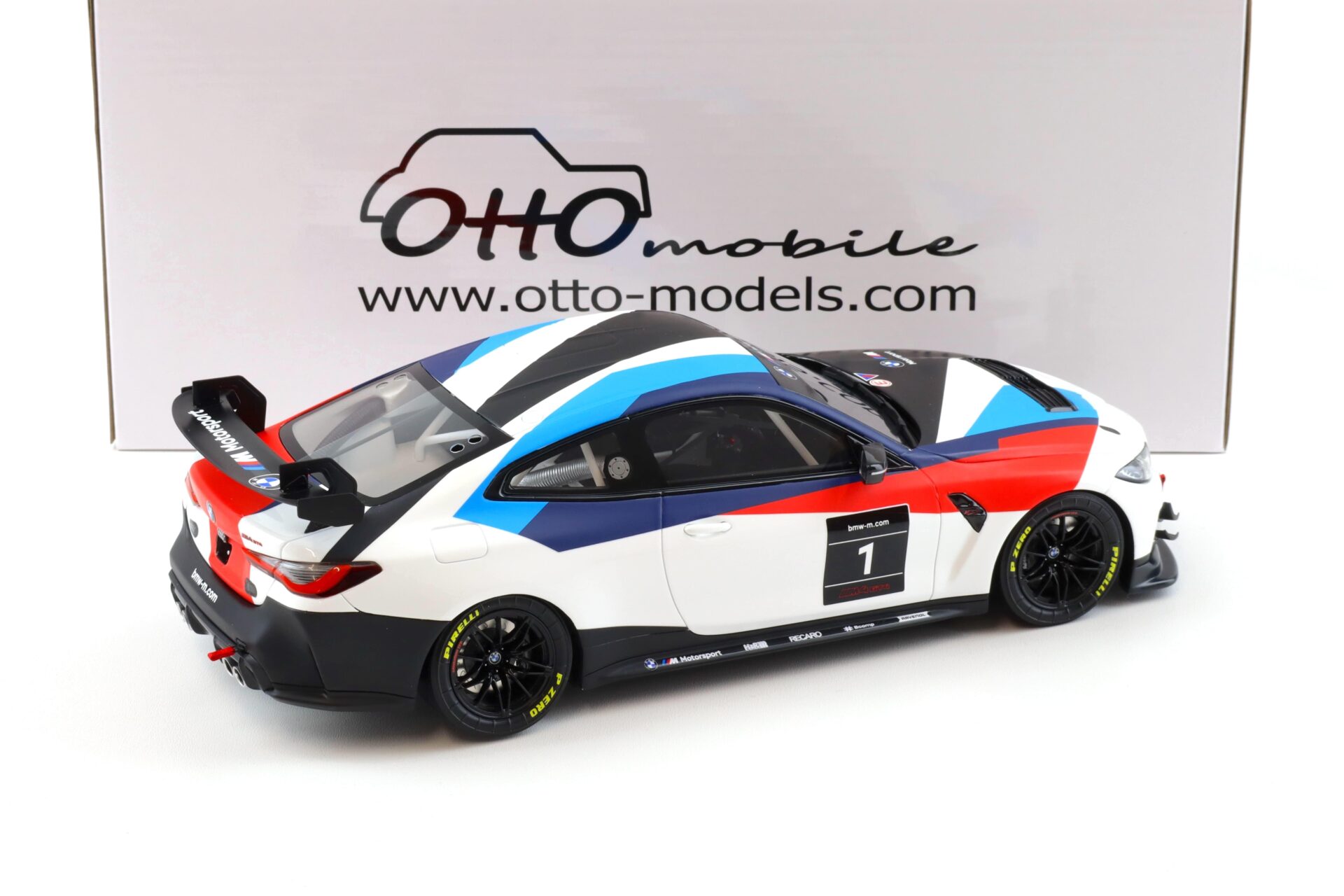 1:18 OTTO mobile OT1228 BMW M4 GT4 Presentation 2022 white/ black #1