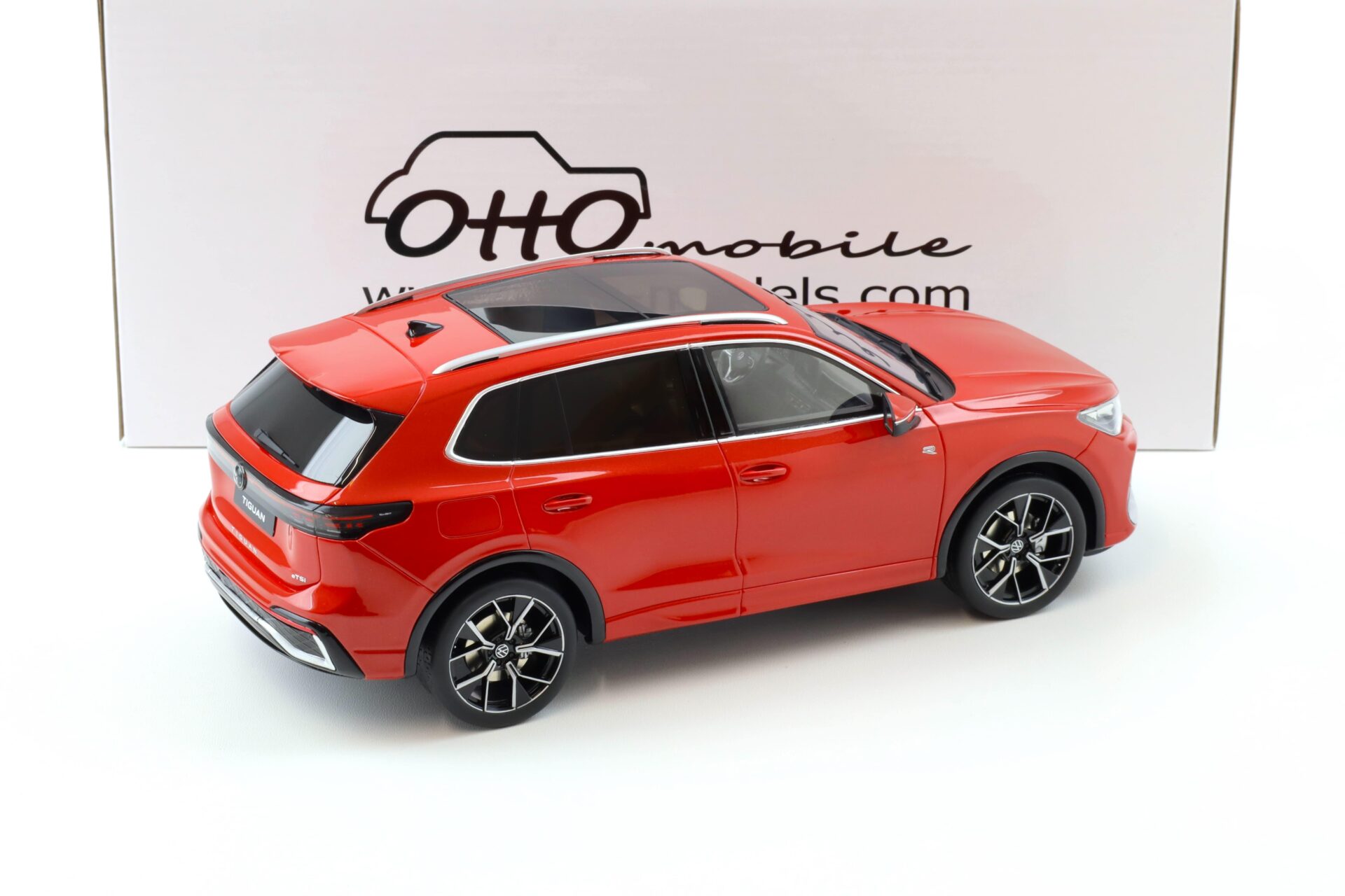 1:18 OTTO mobile OT489 VW Tiguan E TSI R-Line Permission red metallic 2024