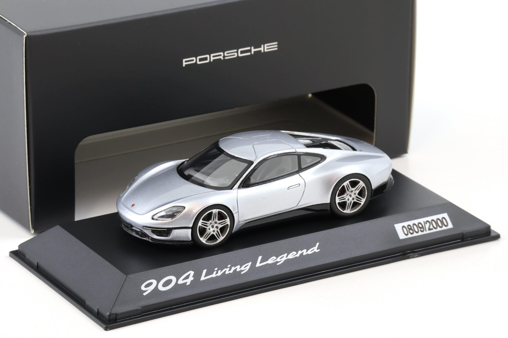 1:43 Spark Porsche 904 Living Legend silver WAP DEALER