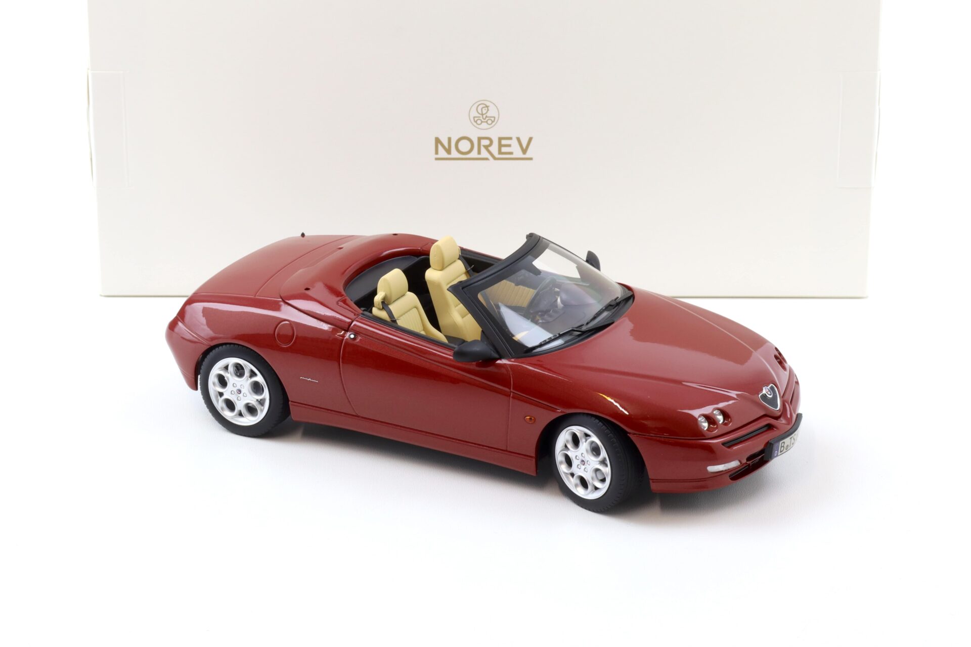 1:18 Norev Alfa Romeo Spider 2.0 T.Spark 1999 with Softtop Proteo red metallic