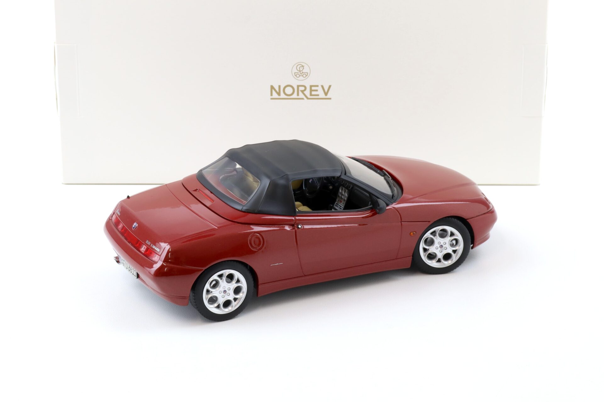 1:18 Norev Alfa Romeo Spider 2.0 T.Spark 1999 with Softtop Proteo red metallic