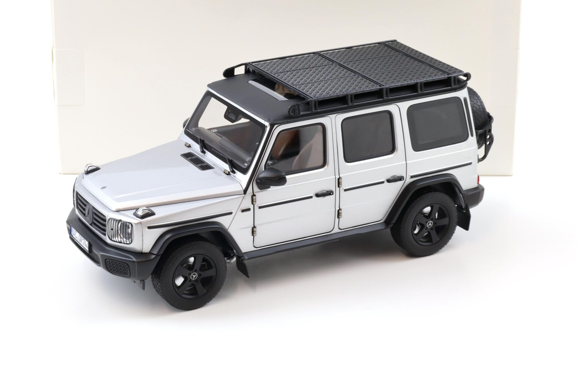 1:18 Norev Mercedes G-Klasse G500 Professional Line W465 Iridium silver 2024