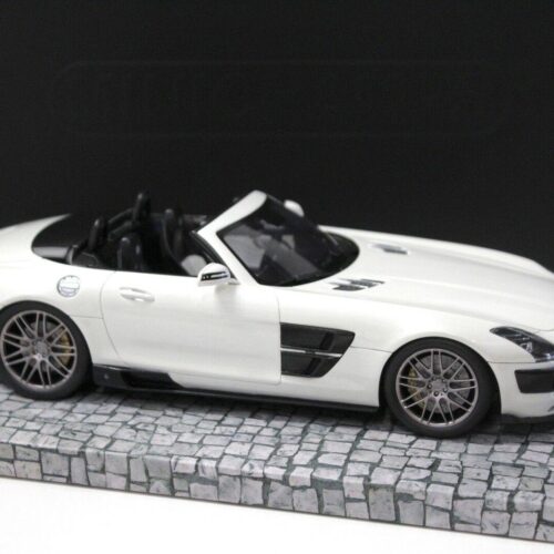 1:18 Minichamps Mercedes SLS Brabus 700 Biturbo Roadster white 2013 - Image 2