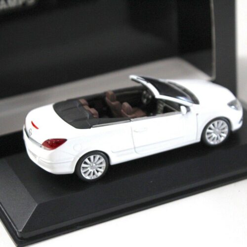 1:43 Minichamps Opel Astra Twin Top 2006 white