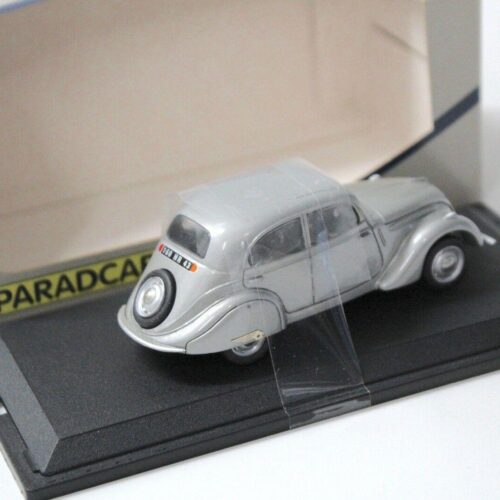 1:43 Paradcar Peugeot 202 Berline 1938 silver-grey