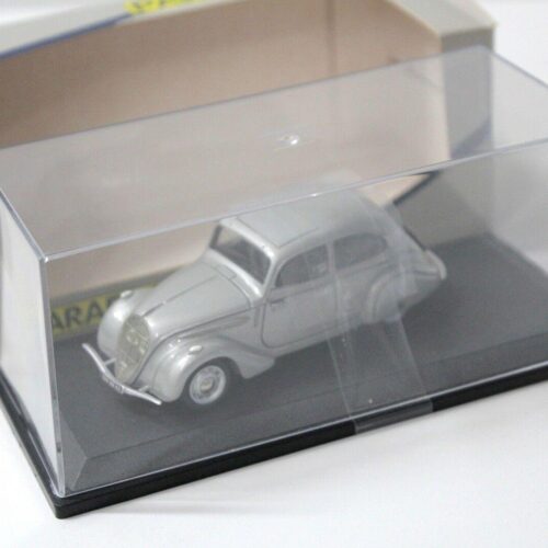 1:43 Paradcar Peugeot 202 Berline 1938 silver-grey