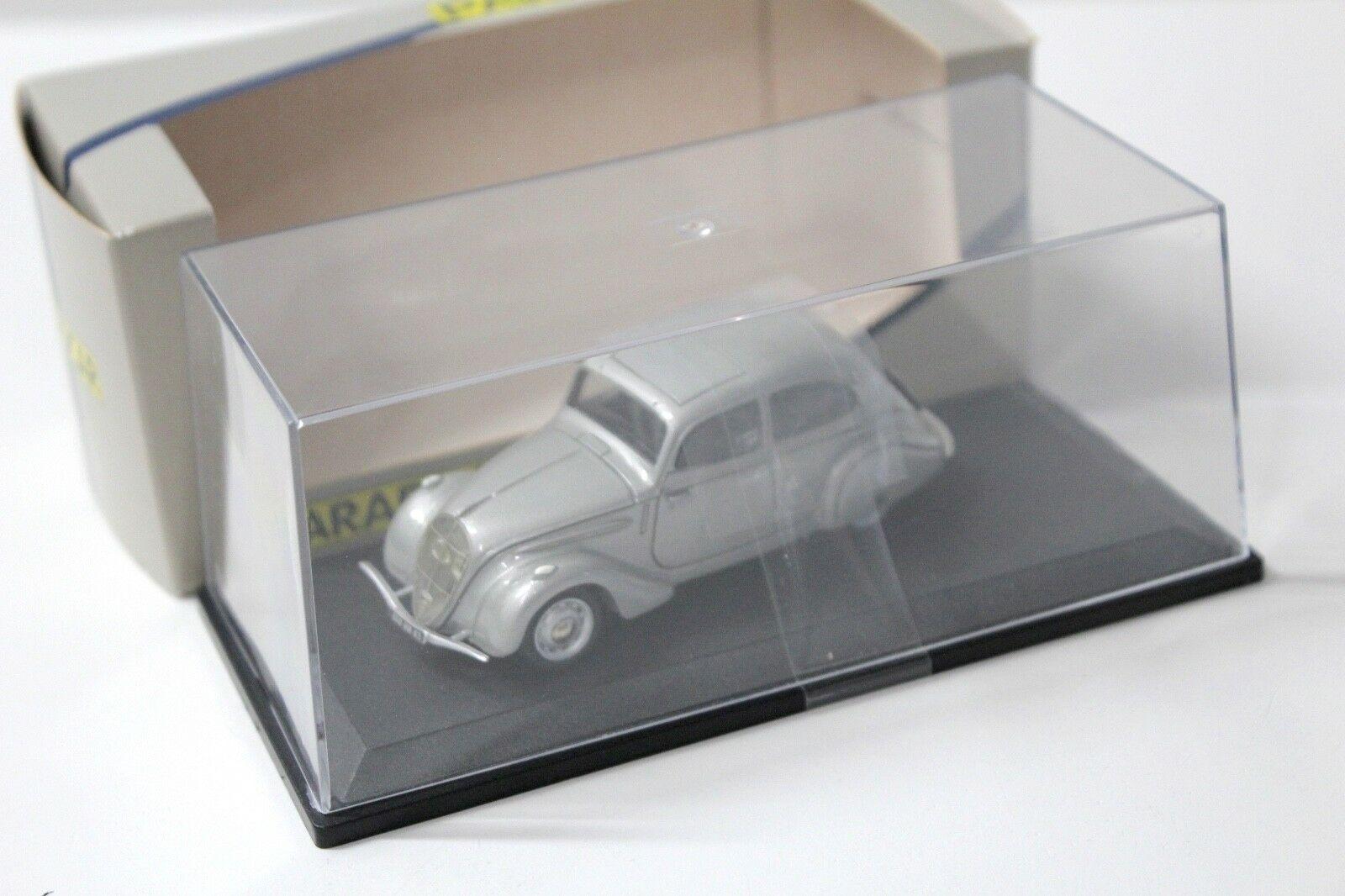 1:43 Paradcar Peugeot 202 Berline 1938 silver-grey