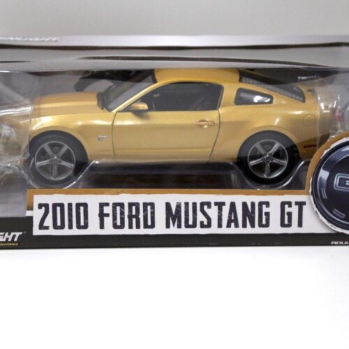 1:18 Greenlight Ford Mustang GT 2010 Coupe gold