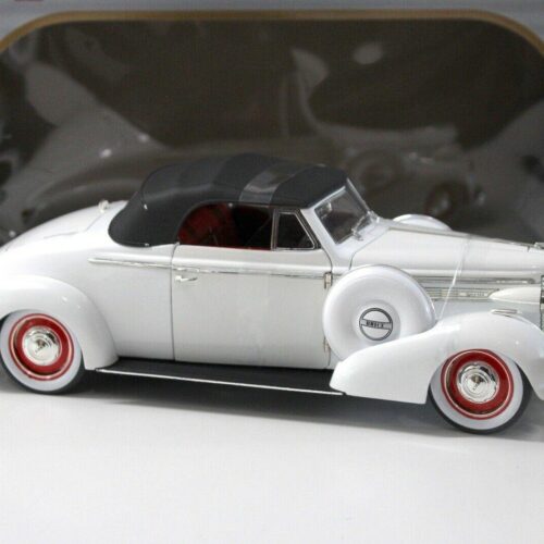 1:18 Signature Models 1938 Buick Century Convertible white - Image 2