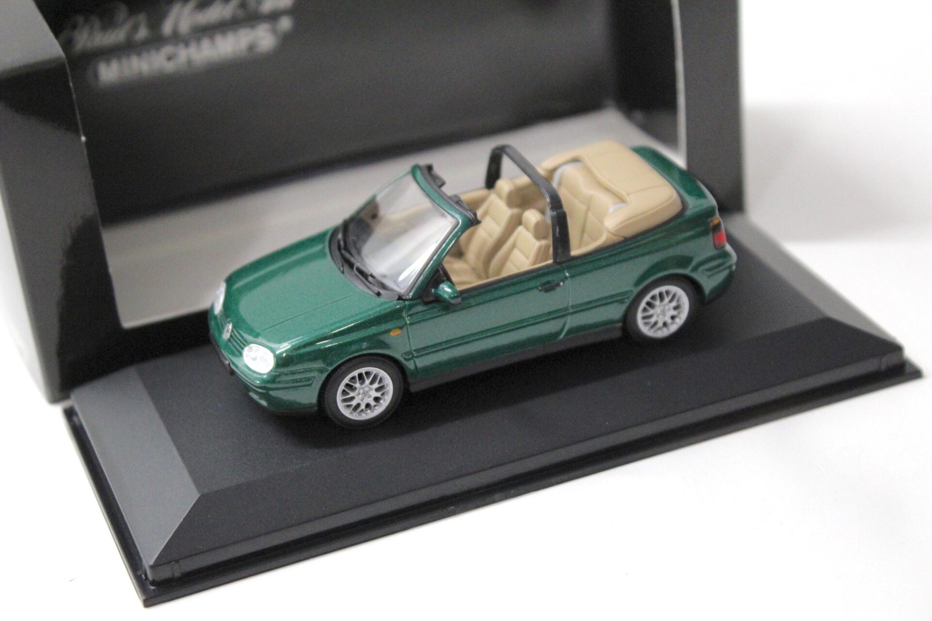 1:43 Minichamps VW Golf IV 4 Cabriolet 1999 bright green pearl effect