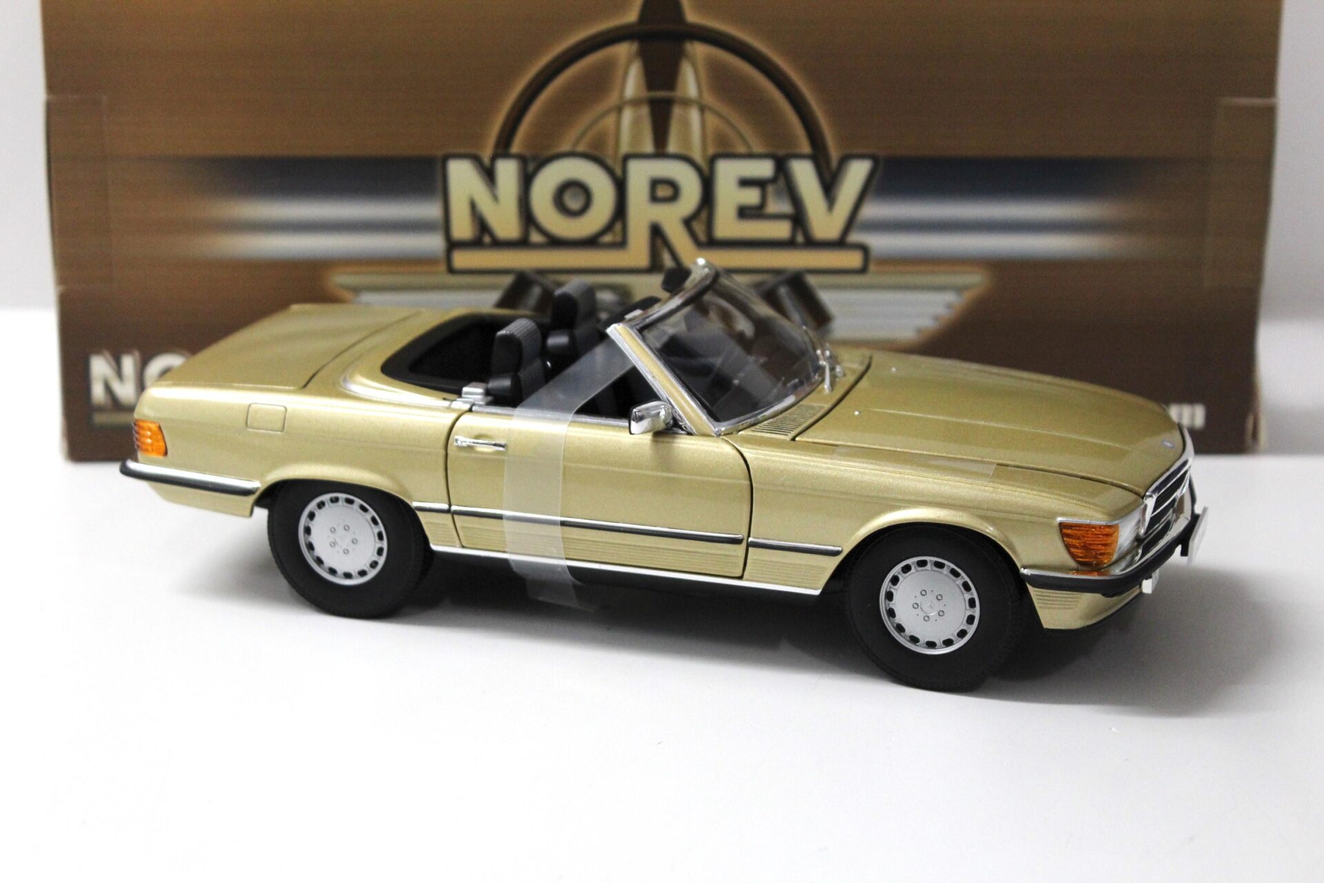 1:18 Norev Mercedes 300SL Cabriolet W107 gold metallic